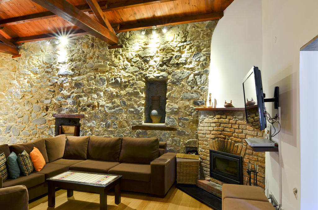 To Kastri Apartment Kalopanagiotis Bilik gambar