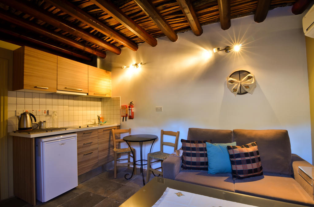 To Kastri Apartment Kalopanagiotis Bilik gambar
