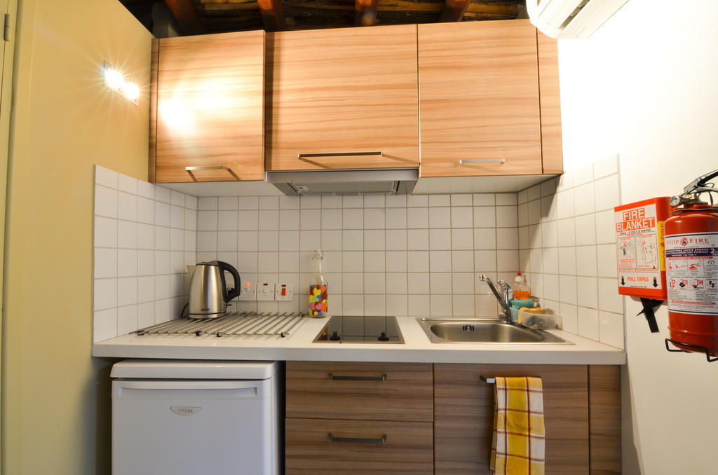 To Kastri Apartment Kalopanagiotis Bilik gambar